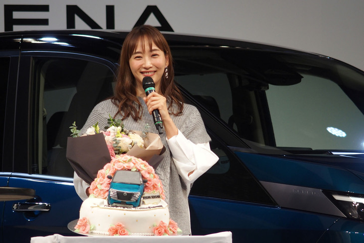 新型「日産セレナ」の発表イベントに登壇したタレントの藤本美貴さん。