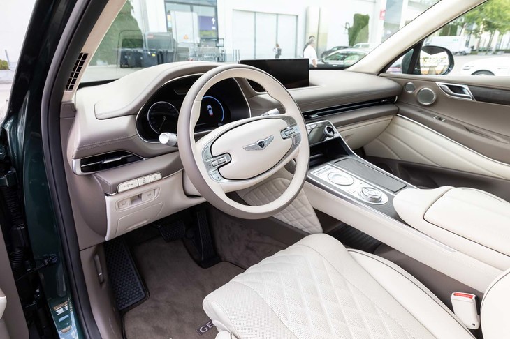 ジェネシスGV80（コックピット周辺部）