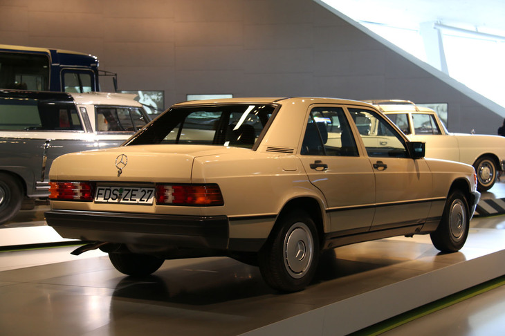 「W201」は日本でも大きな成功を収めた。参考までに近年では、日本で乗られていたクラシカルなメルセデス・ベンツ車の状態が他国のものと比べて良好なことから、ドイツには専門の輸入業者が存在する。彼らの取扱品目には、W201も含まれている。