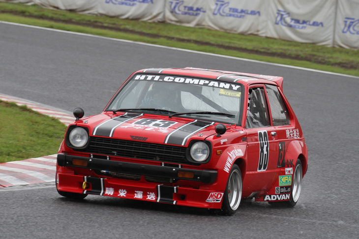 1台のみエントリーしたKP61である「HTIカンパニー＋K☆SRGスターレット」。丸目（円形ヘッドライト）の前期型である。