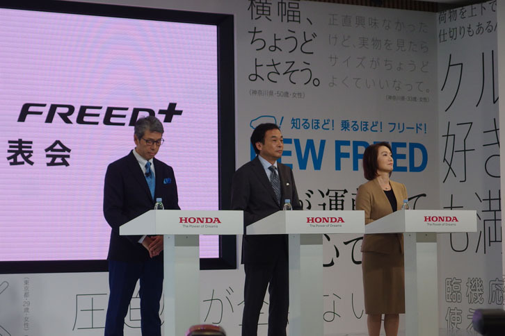 質疑応答の時間。当面のライバルと目される「トヨタ・シエンタ」に関する質問が飛び交っていた。