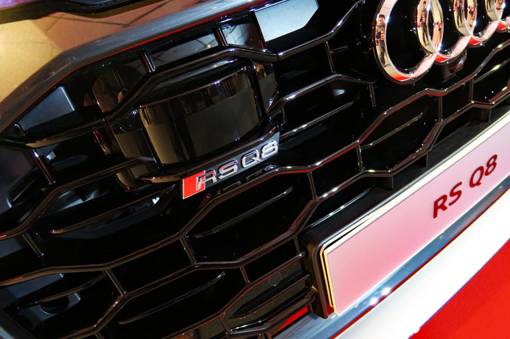 アウディRS Q8（エンブレム）