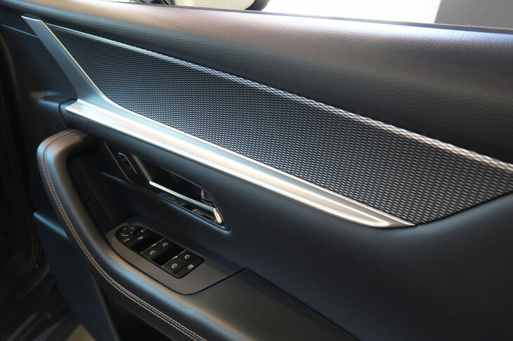 マツダCX-60 XDエクスクルーシブモード（フロントドアトリム）