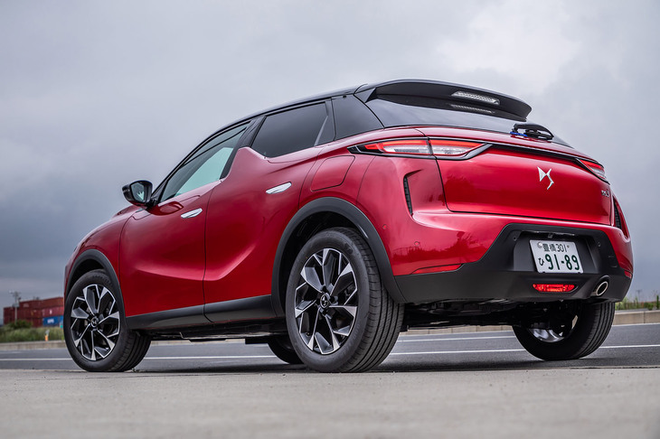 外板色は写真の「ルージュディーバ」のほか、「ブランバンキーズ」「クリスタルパール」「グリラケ」の全4色が設定される。ルーフはいずれもブラックで、バイトーンカラーが標準仕様となる。