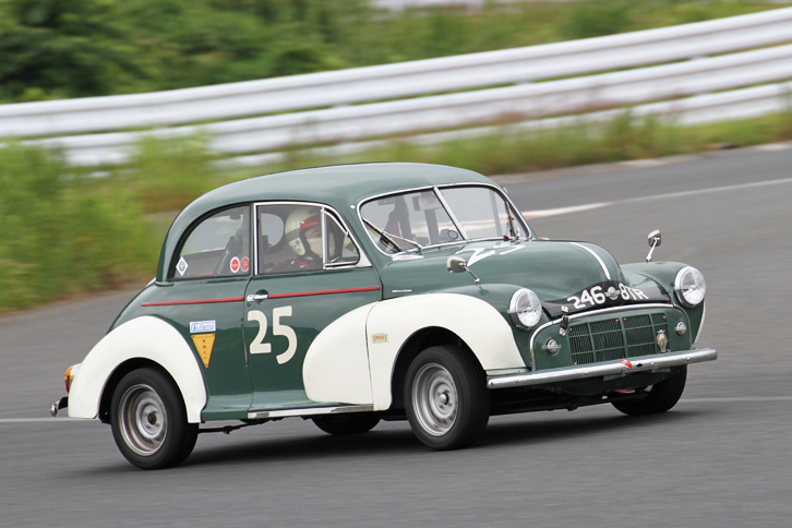 クラブマンズカップに出走した1954年「モーリス・マイナーSr2」。1948年から1971年まで基本的な変更なく作られたロングセラー。