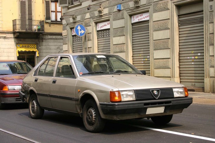 「アルファ・ロメオ・アルナ」。2005年にトリノで。
