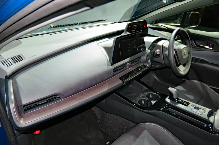 トヨタ・プリウス2.0L HEVプロトタイプ（インストゥルメントパネルまわり）