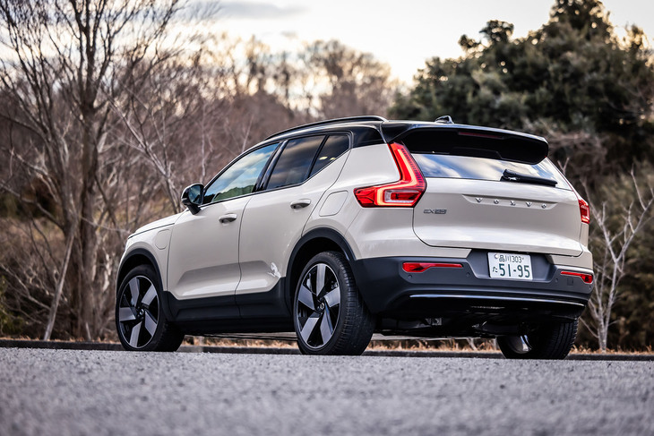 外板色は「EX40」の導入時に新設定された写真の「サンドデューン メタリック」を含む、全7色をラインナップしている。「EX40ウルトラ」グレードは、外板色にかかわらずルーフがブラックとなる。