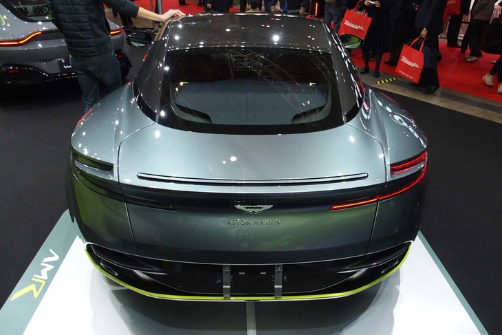 アストンマーティンDB11 AMR