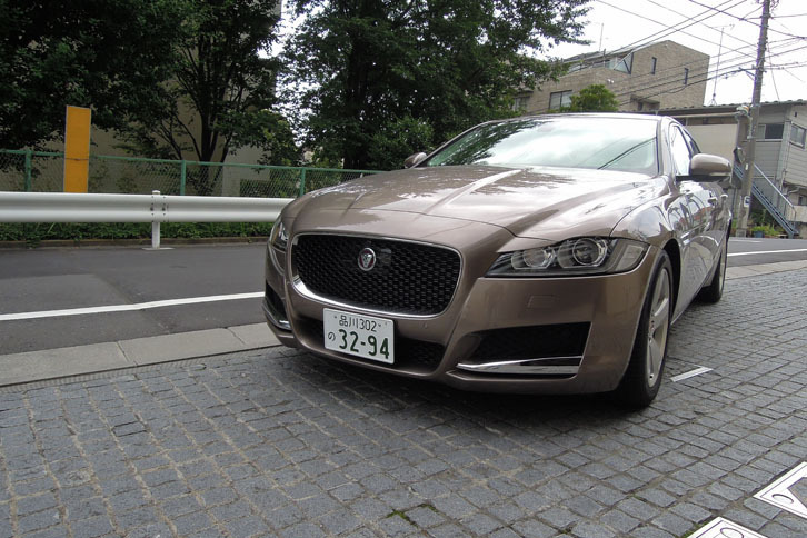 「ジャガーXF」のファミリーカーとしての実力やいかに？