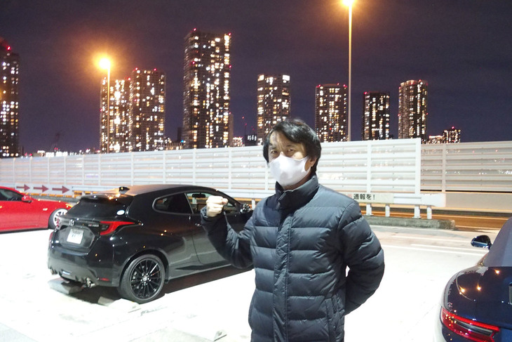 緊急事態宣言イブの辰巳PA。この日はいつもの夜と異なり、駐車スペースはガラガラ。それっぽい車両はほんの数台だけだった。