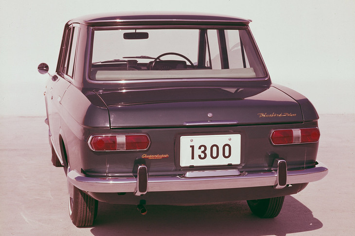市場の声を受け、日産は1966年に「ブルーバード」の意匠を変更。巻き返しを図る。