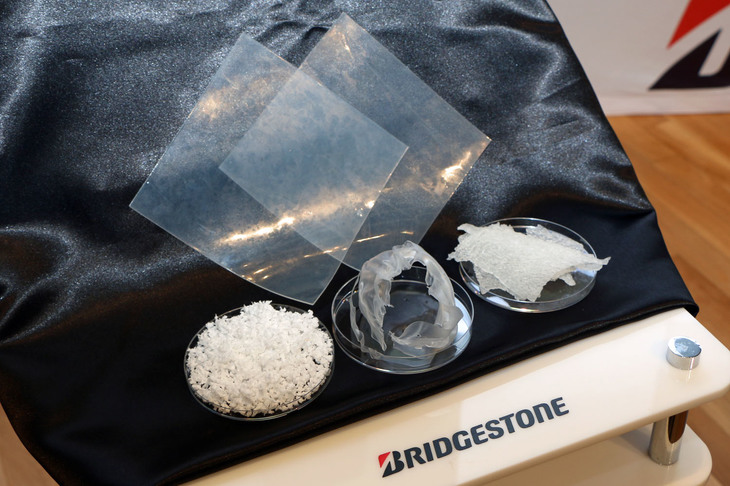 ブリヂストンが新規開発した「ハイストレングスラバー」。