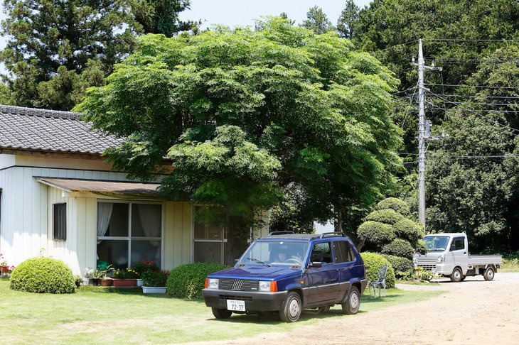 「フィアット・パンダ」
	1980年に登場したジウジアーロデザインのコンパクトハッチ。映画に登場するのはファイアエンジンを搭載した後期型で、CVTを採用した「セレクタ」というモデル。現在は2011年に発表された3代目が販売されているが、初代との共通点はあまりない。