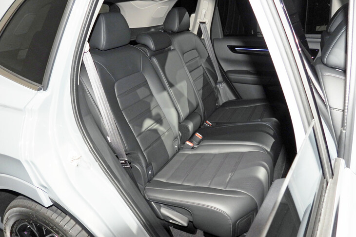 ホンダCR-V e：HEV RS（リアシート）