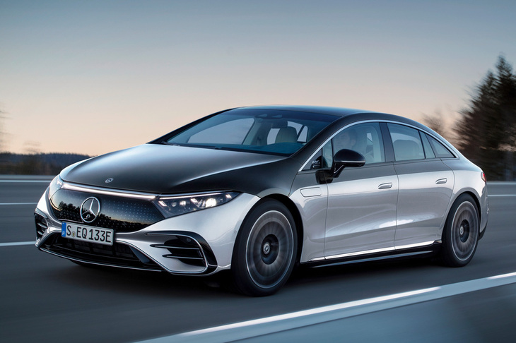 メルセデス・ベンツが満を持して世に問うた、“電気で走る「Sクラス」”こと「EQS」。2021年4月にデビューした。