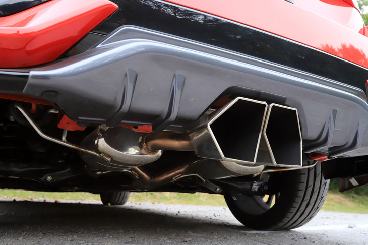 メリハリの効いたサウンドが気分を盛り上げるスポーツエキゾーストシステム（開発中）。