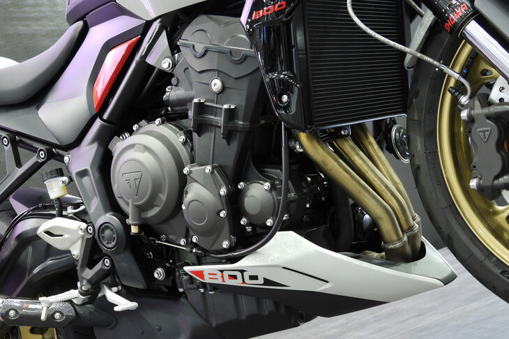 トライアンフ・トライデント800