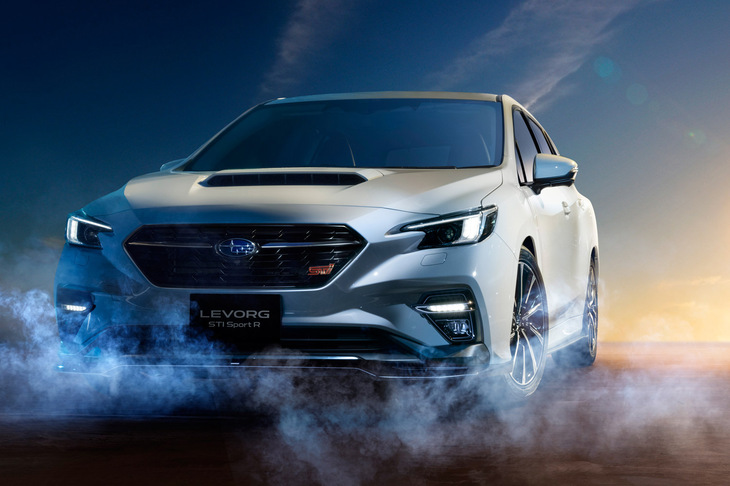 六角形のフロントグリルをボディー前端にいただいた、2代目「レヴォーグ」。