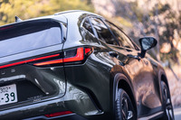 今回の試乗車は「NX250」の上位グレードとなる“バージョンL”の4WDモデル。車両本体価格は570万円。