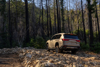 センターデフロック機能は「LX」全車に標準装備。フロントとリアもロックできるのは“オーバートレイル”のみだ。