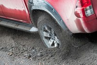 「GEOLANDAR X-AT」は押しの強いデザインでドレスアップ需要に応えるだけでなく、オンロードの快適性とオフロードの走破性を両立した頼れるタイヤだった。