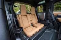 3列目シートはオプションで装着できる。サイズは小ぶりながら、ヒーターを内蔵しているところに開発者のこだわりを感じる。