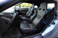 シートは標準仕様でもレカロ製となるが、オプションでレカロ製のカーボンバックバケットシート（写真）も用意されている。