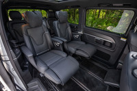 試乗車では、2列目シートがセパレートタイプとなり、電動リクライニングやヒーター、ベンチレーション機能が備わるオプションの「エクスクルーシブシートパッケージ」が選択されていた。