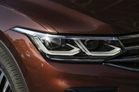 新デザインのLEDヘッドランプ。