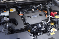 エンジンはミラーサイクル化した自然吸気の2.5リッター自然吸気ユニット。エアコンのコンプレッサーとヒーターは電動化されている。