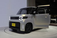 こちらは2025年のジャパンモビリティショーに出展された「K-VISION」。　
	ほった「確かに、新型『ムーヴ』とはぜんぜんベクトルが違いますね」　
	清水「デザイナー的にはこういうクルマをつくりたいんだけど、顧客の要望を思うと……ってことなのかも」