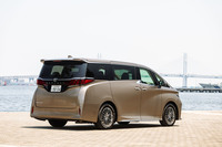 新型のデザインモチーフは闘牛。抑揚のあるサイドビューが印象的だが、平松さんは100種類以上のレンダリングを書いたという。