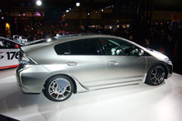 「スポーツモデューロ インサイト」のサイドビュー。リアの「エアスプリットテールフィン」が個性を主張する。