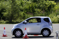 テストコースでは、最小回転半径3.9mという取りまわしの良さを試すこともできた。