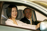 ベルタのCMに出演する女優の鈴木京香さん。