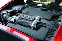 エンジンはトヨタ製の3.5リッターV6をスーパーチャージャーで加給したもの。基本的には「ロータス・エヴォーラS」と同じだ。
    