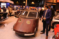 【写真5】第2次世界大戦中の1941年に製造された電気自動車「ピエール・フォール」。電池のためだろう、小柄でも車両重量は550kgある。