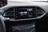 センターコンソールの7インチタッチスクリーン。エアコンやオーディオなどの操作は画面上で行う。