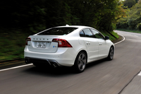 ボルボS60 T4 R-DESIGN（FF/6AT）／V60 T6 AWD R-DESIGN（4WD/6AT）【試乗記】の画像