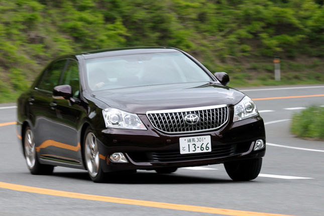 【スペック】全長×全幅×全高＝4995×1810×1475mm／ホイールベース＝2925mm／車重＝1780kg／駆動方式＝FR／4.6リッターV8DOHC32バルブ（347ps/6400rpm、46.9kgm/4100rpm）／価格＝685万円（テスト車＝726万4750円）