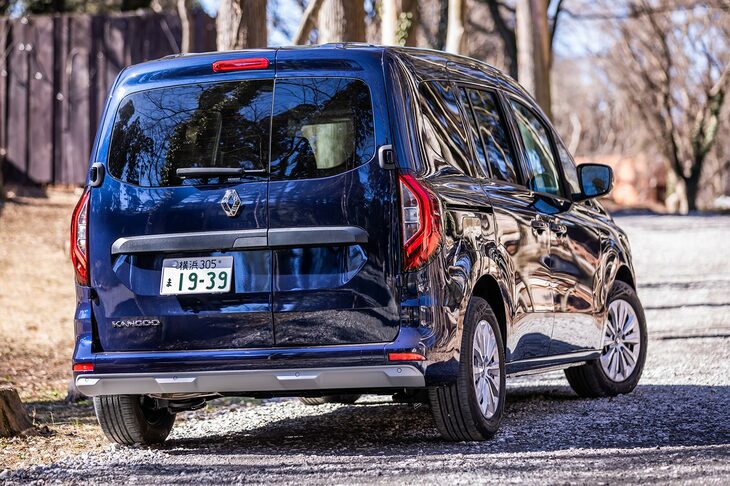 新型のラインナップでは「クレアティフ」が日本専用グレードとして注目されがちだが、じつは「インテンス」の仕様も、日本向けに特別に仕立てられたものとなっている。（写真：花村英典）