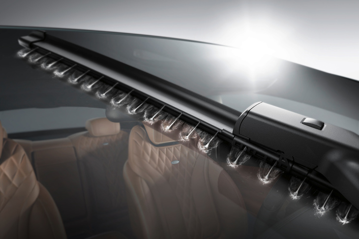 メルセデス・ベンツが開発した、「マジックビジョンコントロール」と呼ばれるウィンドウウオッシャー機能付きワイパー。2012年に発売された6代目「SL」より採用された。