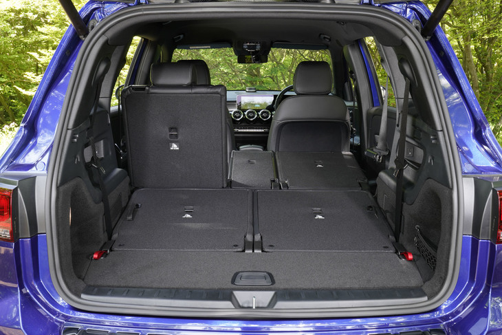 メルセデス・ベンツGLB250 4MATICスポーツ（ラゲッジスペース）