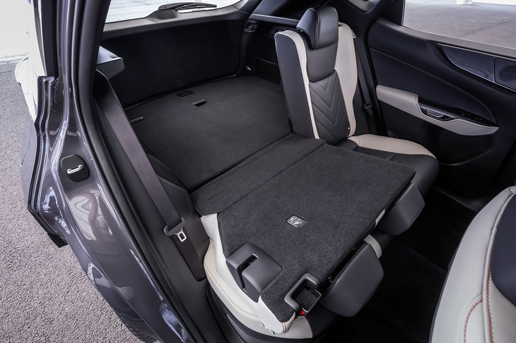 NX450h＋“バージョンL”（リアシート）