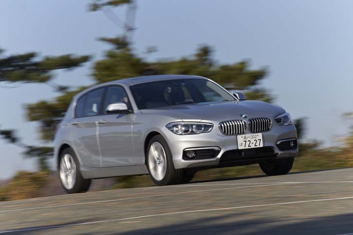 試乗車のボディーカラーは、有償色の「グレイシャー・シルバー」。