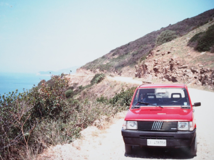 筆者のアルバムから。1997年6月に借りた初代「フィアット・パンダ」。