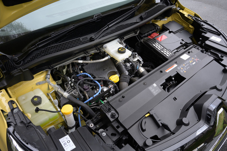 最高出力116PS、最大トルク 270N・mを発生する、コモンレール式の1.5リッター直4直噴ディーゼルターボエンジン。燃費はWLTCモードで17.3km/リッターとされている。