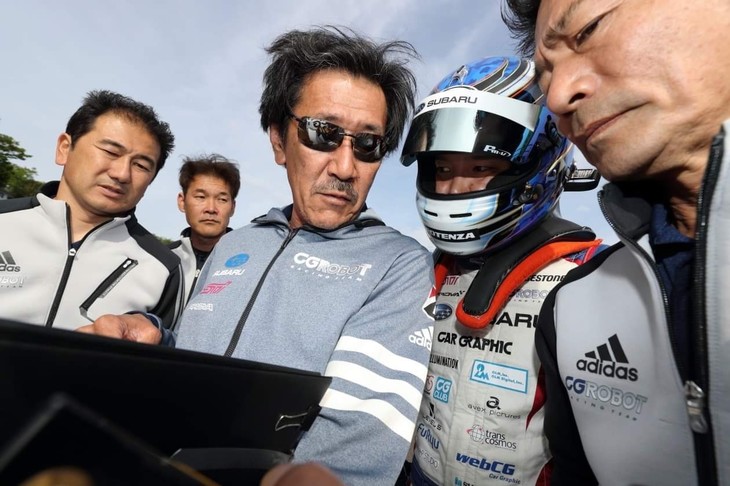 続いてプロフェッショナルシリーズの予選が始まります。結果は11位。今回の予選ではコンマ1秒の中に5台がおさまるなど、かなりの僅差でいつも以上に緊張感がありました。