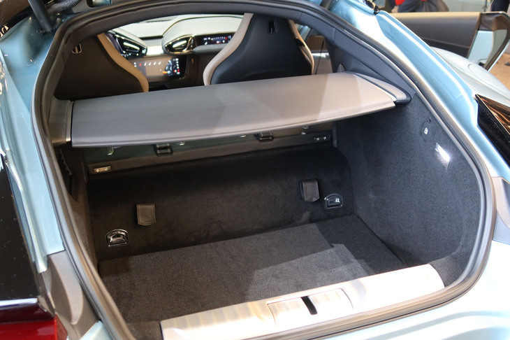 フェラーリ12チリンドリ（ラゲッジルーム）